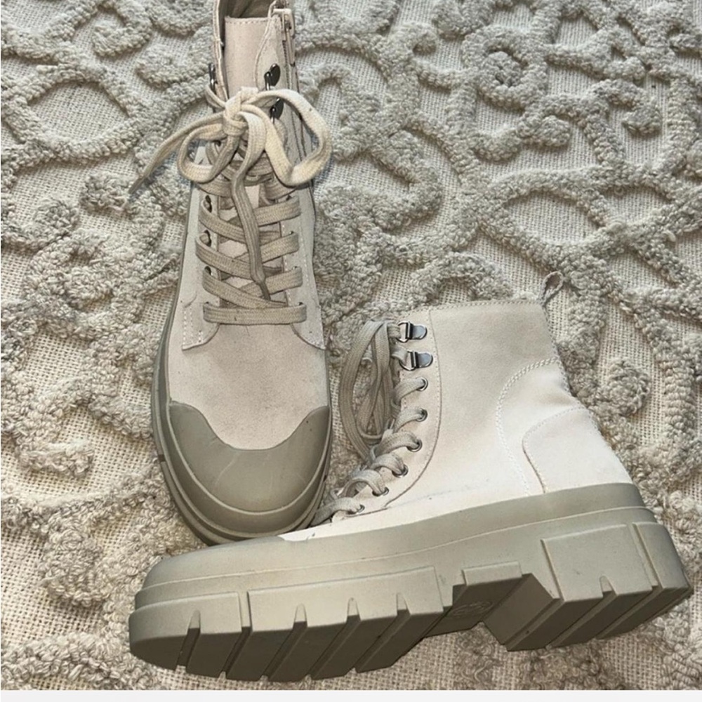 Women’s Chunky Lace-Up Ankle Boots in Light Beige
